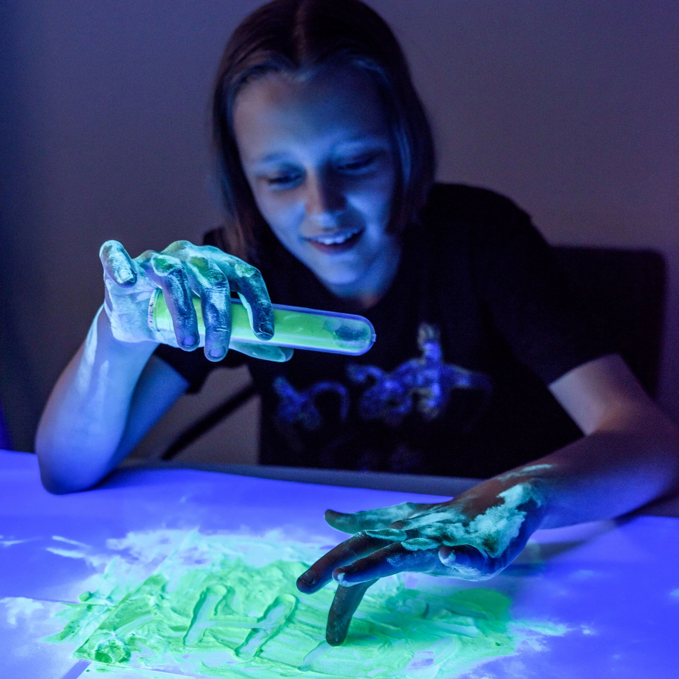 Luminescent Lab: Glow Science Chemistry