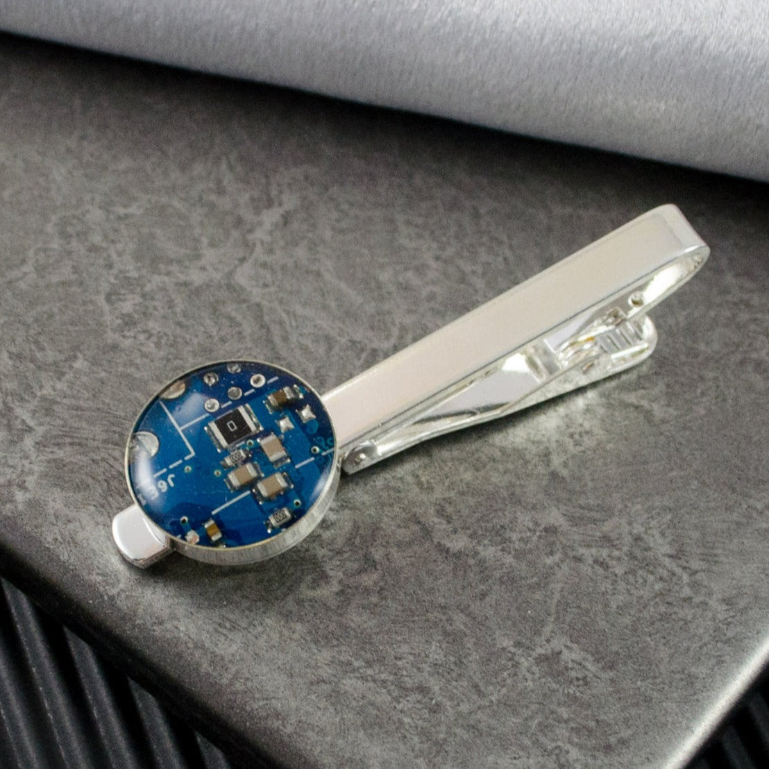 blue circuit board tie bar